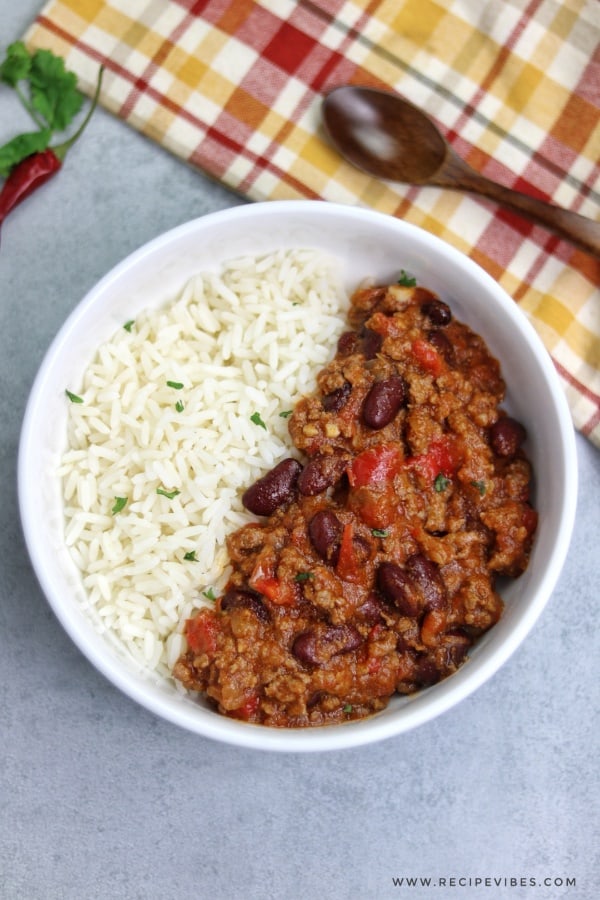 chilli con carne with rice 