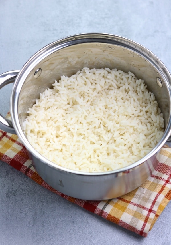 white rice in pot. How to cook long grain rice