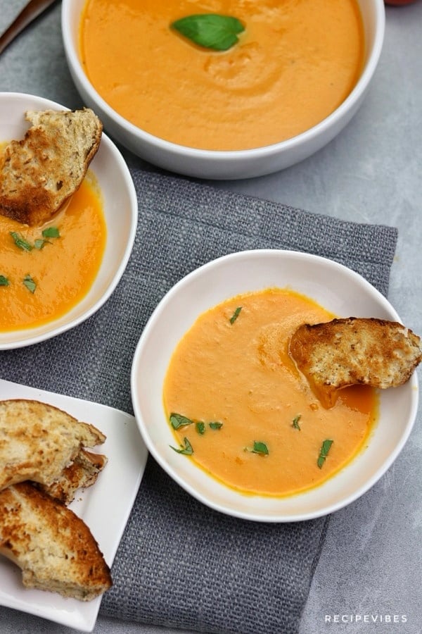 serve instant pot tomato soup with grilled bread