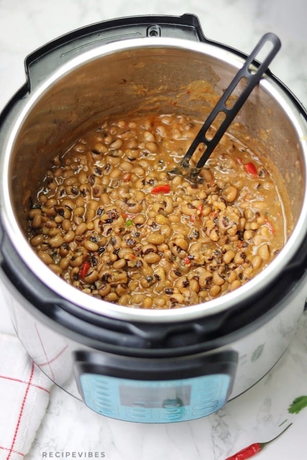 cooked black eyed peas inside instant pot