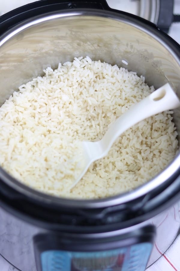 instant pot containing cooked white rice 