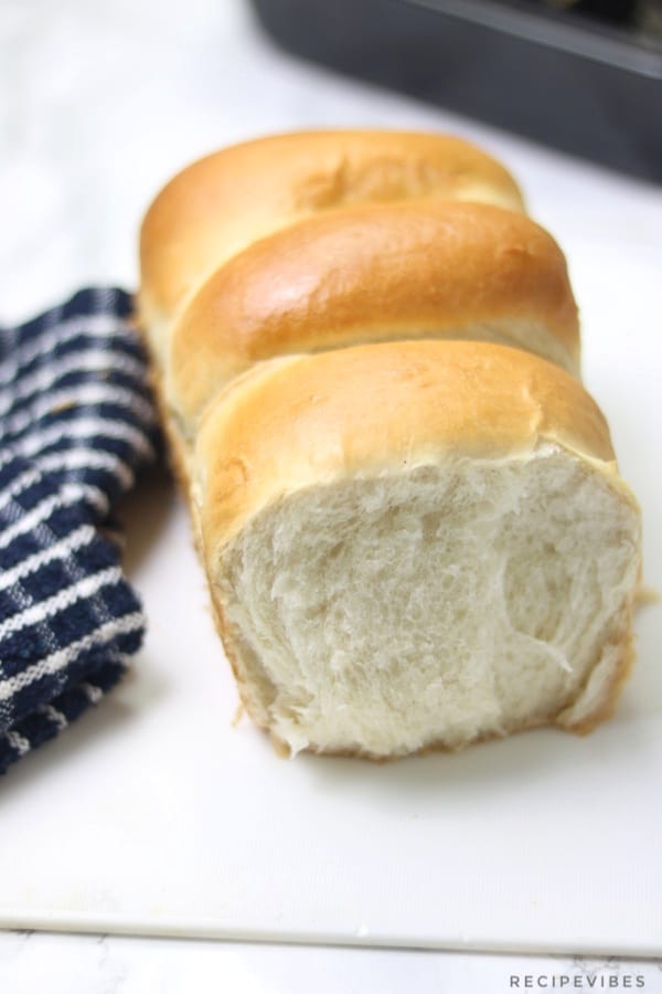 Easy homemade bread. White bread ready to eat