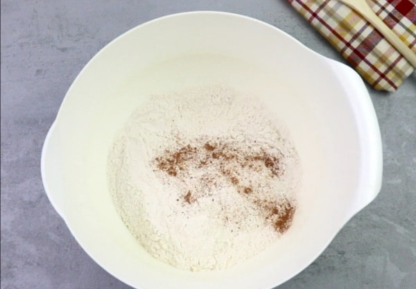 flour, nutmeg and salt in mixing bowl