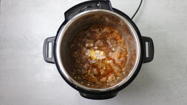 pour corn flour slurry in the pot to thicken gravy