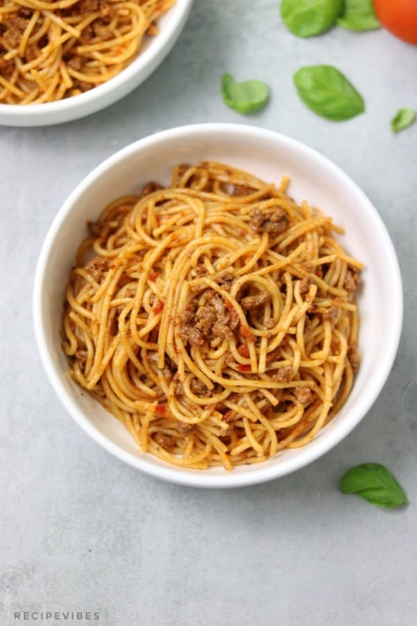 instant pot spaghetti served in white plate