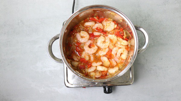 add shrimp to the sauce