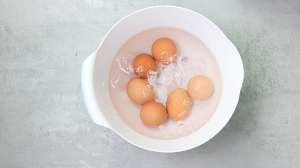 eggs in ice bath