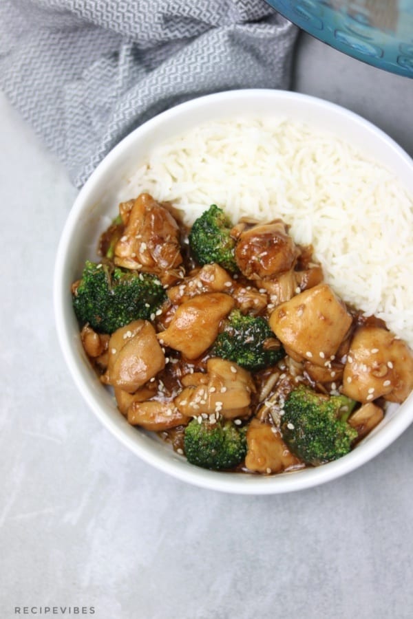 instant pot chicken and broccoli served on rice