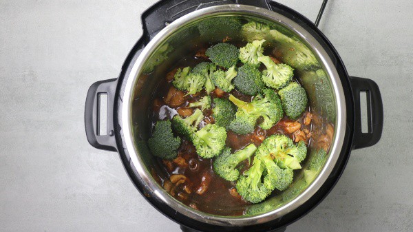 Add broccoli in the pot