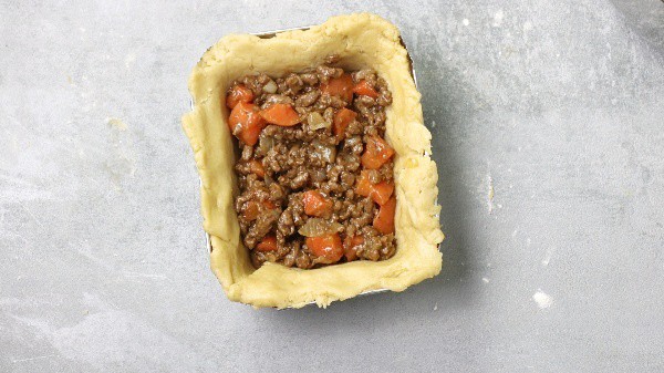 fill the pie dish with meat pie filling