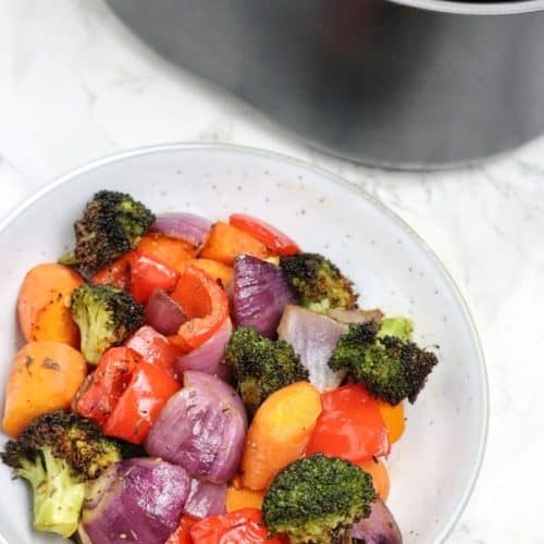 air fryer vegetables served in a plate.