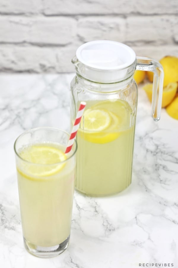 lemonade lemon juice served.