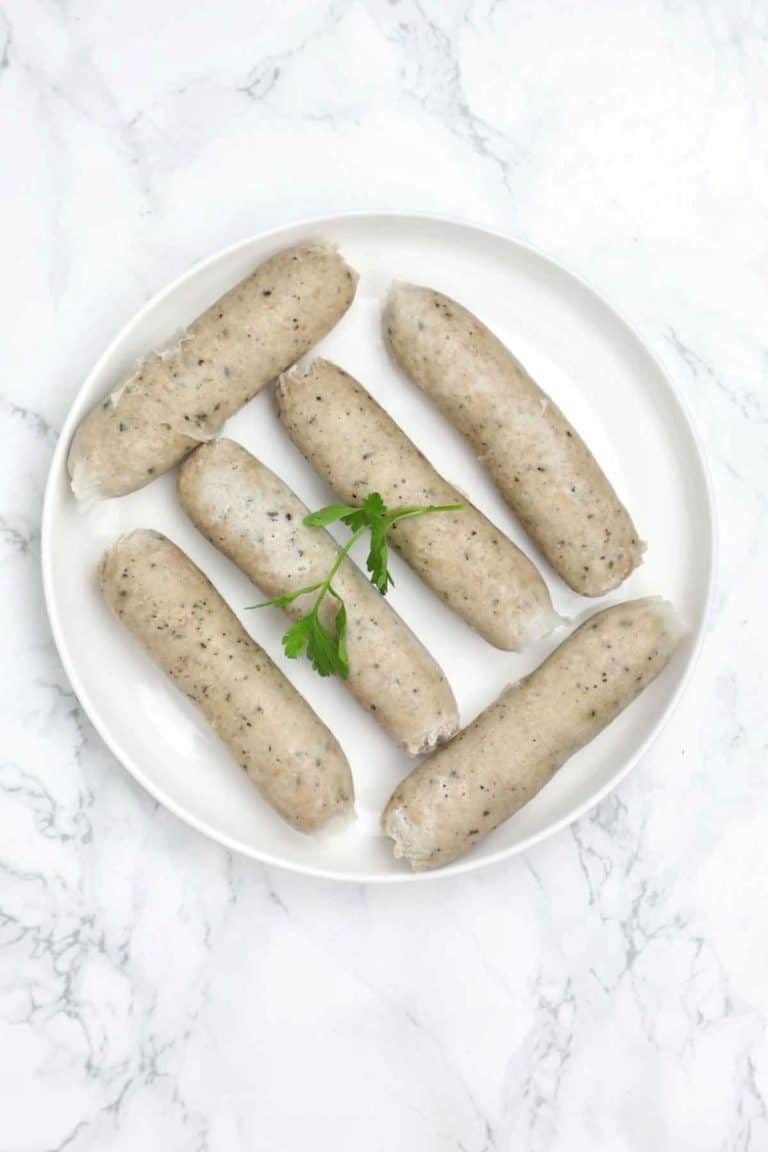 Boiled sausages on a plate.