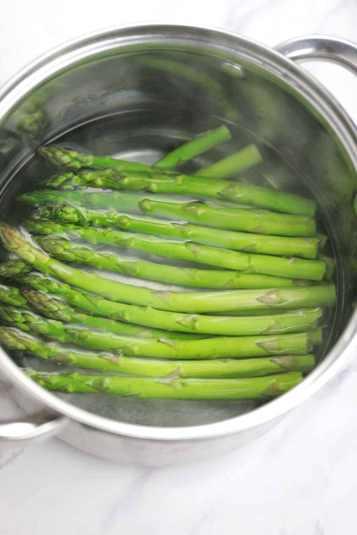 asparagus, salt and water in a pot.
