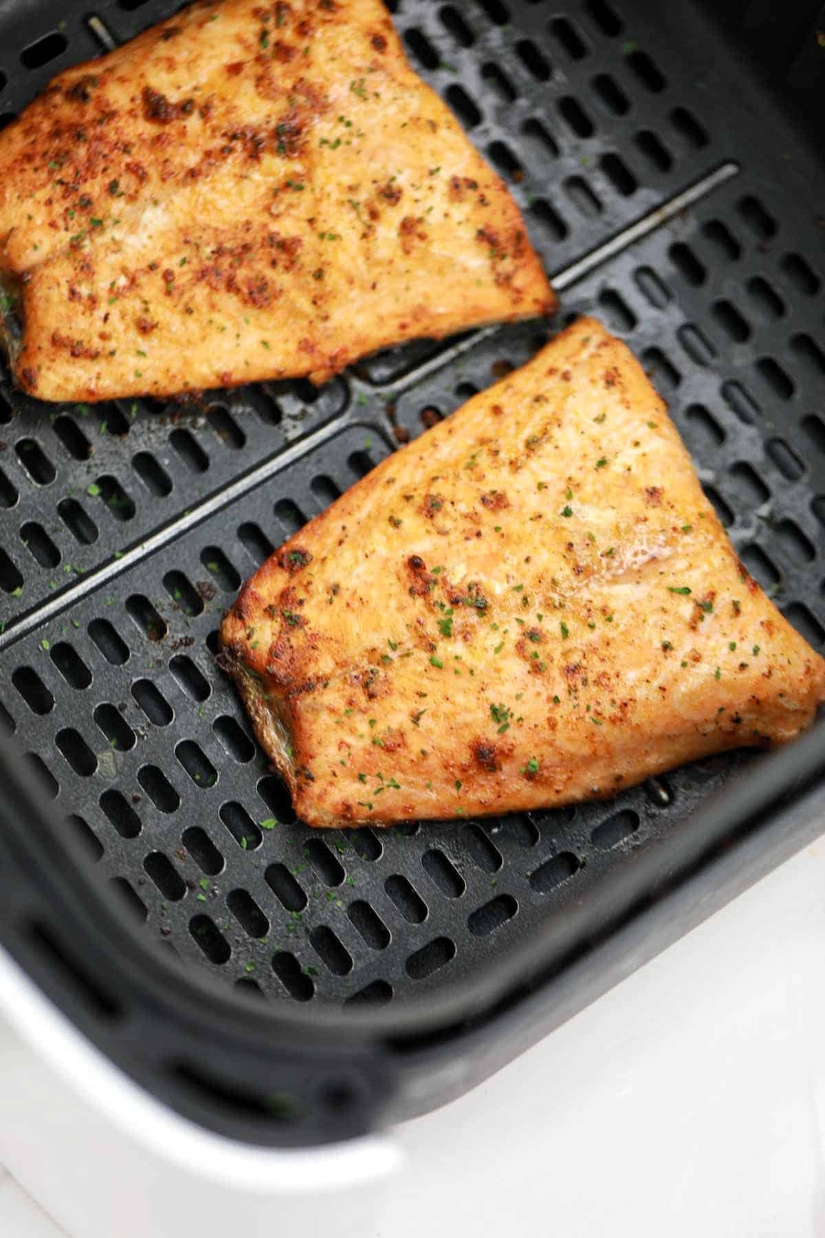 salmon cooked from frozen in air fryer displayed.