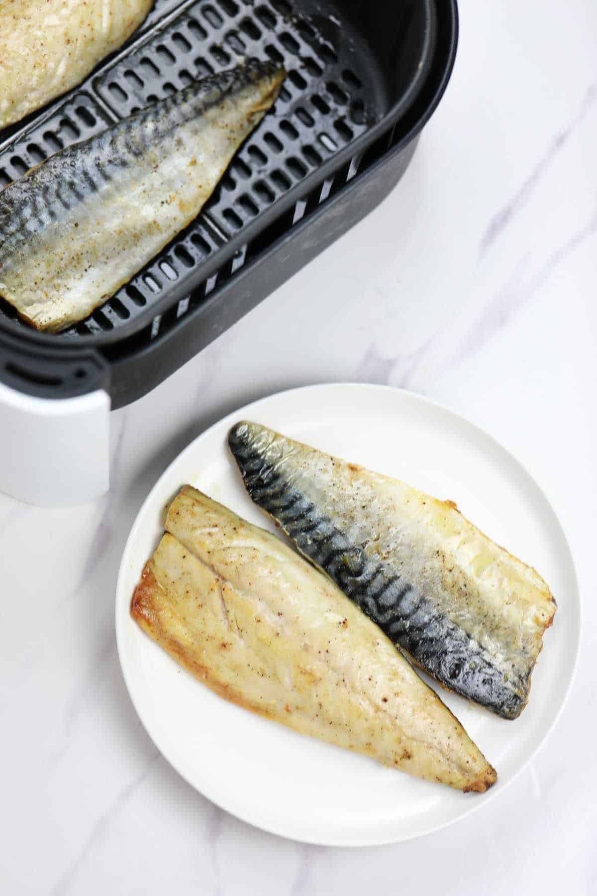 air fryer mackerel fish fillet served with some in the air fryer