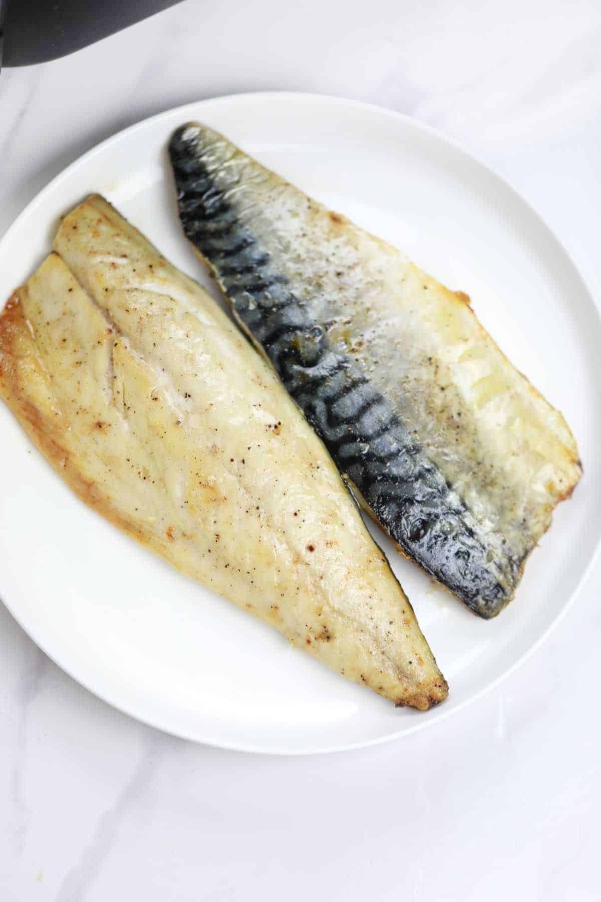 Air fryer mackerel fish fillets served on a plate.
