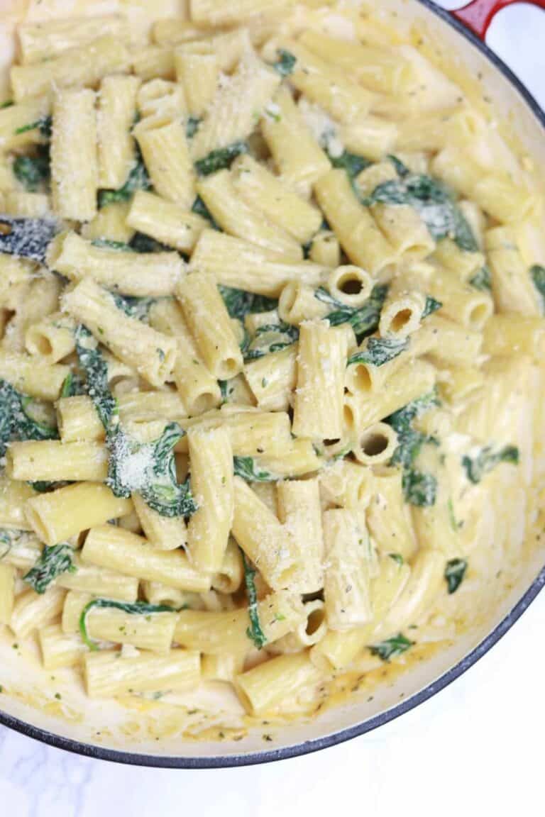 spinach pasta in a pot.