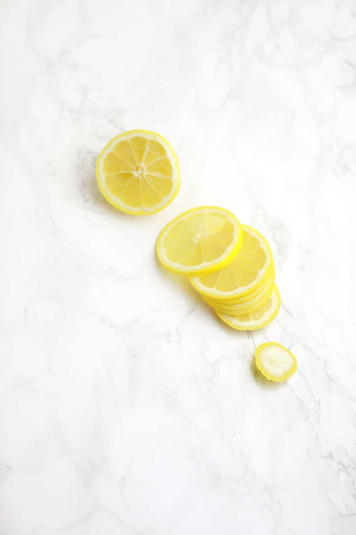 sliced lemon.