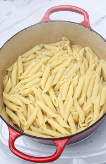 Boiled pasta in a pot.