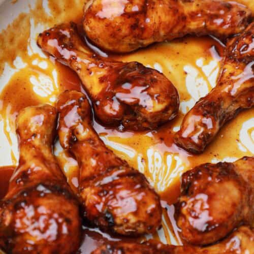 honey barbecue drumsticks in a pan.